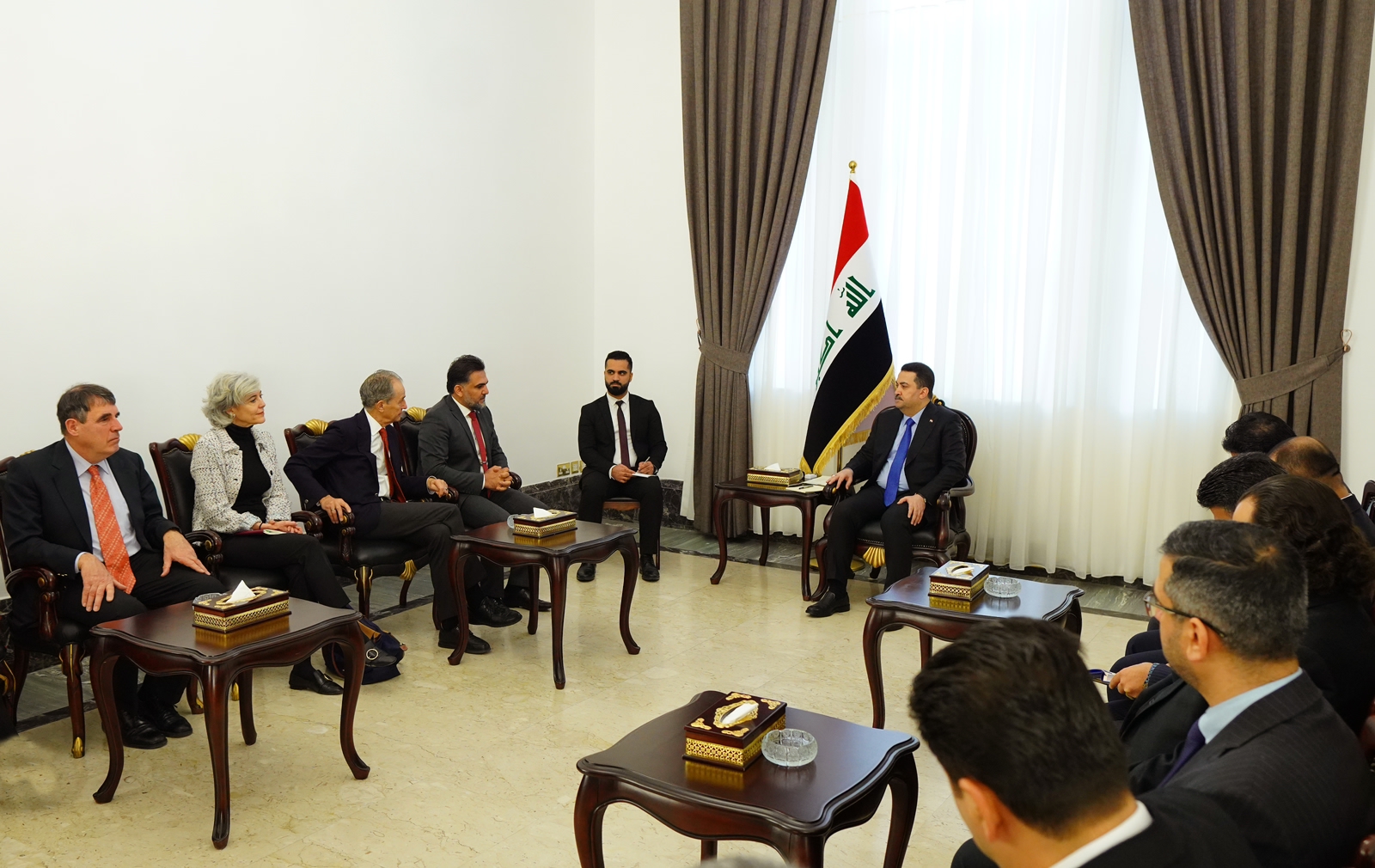 The Iraqi prime minister Muhammad Shia Al-Sudani welcomes the delegation of the European Institute for Dialogue and Development